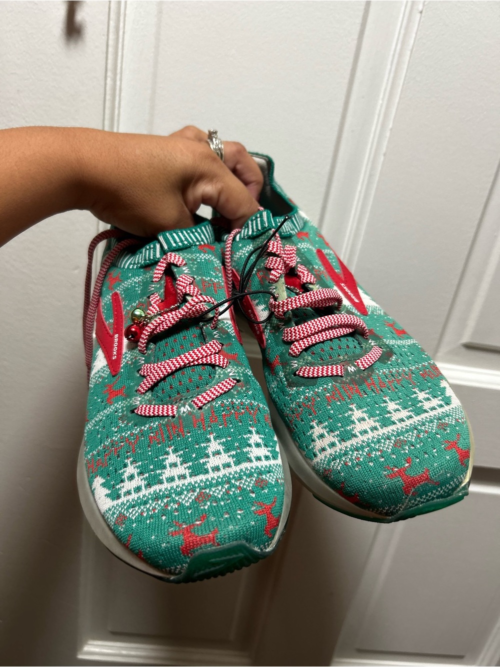 BROOKS Levitate 2 Merry Christmas Limited Edition Running Shoes Size 9